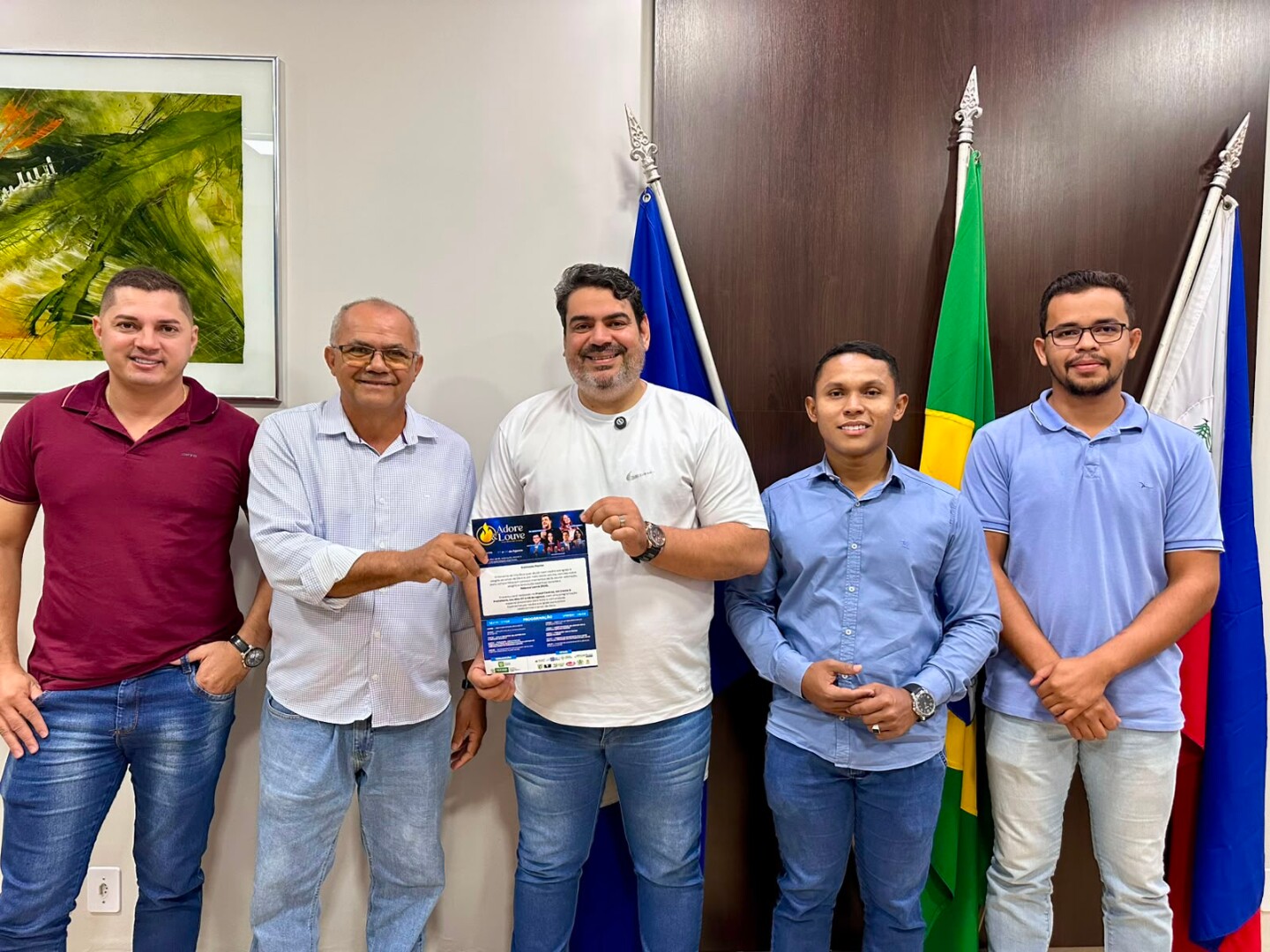 Recebendo o convite oficial para o evento evangélico Adore e Louve em Vila Rica - MT.