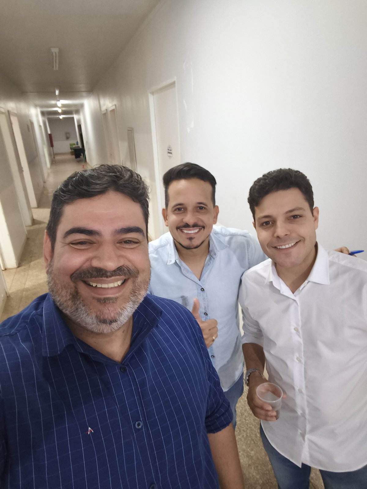 Estive na Secretaria Municipal de Saúde, juntamente com o secretário de Saúde, Dr. Vitor, e também com o coordenador Carlos Loyse.