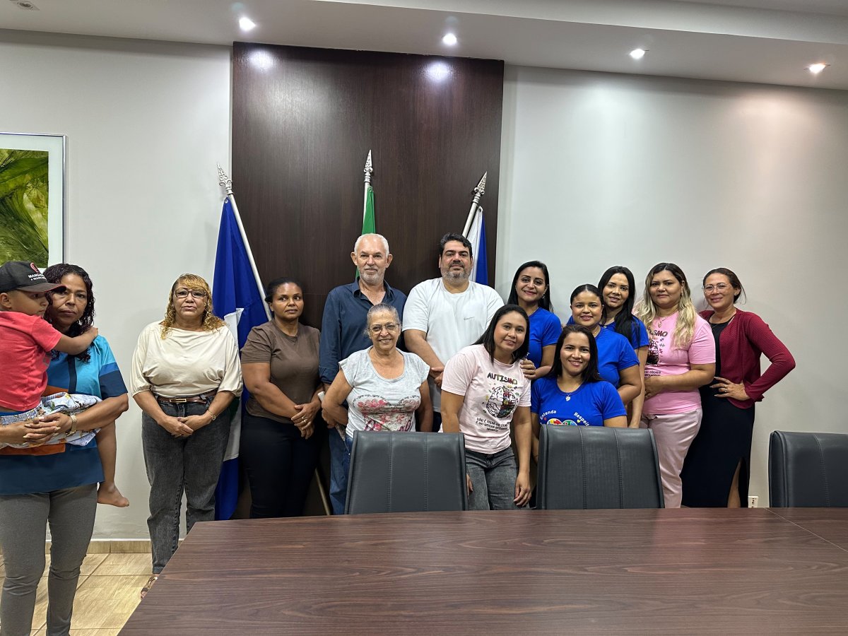 Hoje recebi, no Gabinete da Prefeitura, representantes da AMA – Associação das Mães Atípicas.