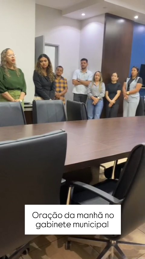 Oração da manhã no Gabinete Municipal.